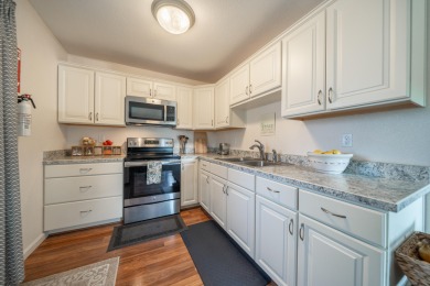 ESCAPE TO COUNTRY PARADISE WITHOUT SACRIFICING CONVENIENCE! This on Palo Cedro Golf Club in California - for sale on GolfHomes.com, golf home, golf lot