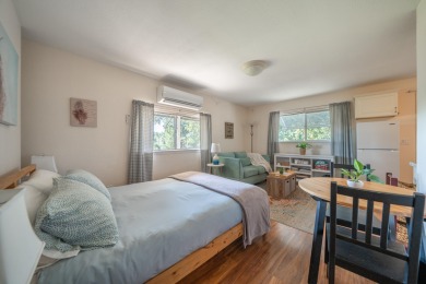 ESCAPE TO COUNTRY PARADISE WITHOUT SACRIFICING CONVENIENCE! This on Palo Cedro Golf Club in California - for sale on GolfHomes.com, golf home, golf lot