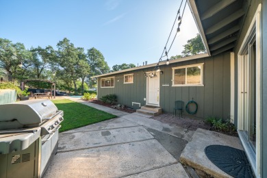 ESCAPE TO COUNTRY PARADISE WITHOUT SACRIFICING CONVENIENCE! This on Palo Cedro Golf Club in California - for sale on GolfHomes.com, golf home, golf lot