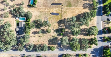 ESCAPE TO COUNTRY PARADISE WITHOUT SACRIFICING CONVENIENCE! This on Palo Cedro Golf Club in California - for sale on GolfHomes.com, golf home, golf lot
