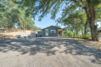 ESCAPE TO COUNTRY PARADISE WITHOUT SACRIFICING CONVENIENCE! This on Palo Cedro Golf Club in California - for sale on GolfHomes.com, golf home, golf lot