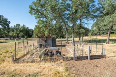 ESCAPE TO COUNTRY PARADISE WITHOUT SACRIFICING CONVENIENCE! This on Palo Cedro Golf Club in California - for sale on GolfHomes.com, golf home, golf lot