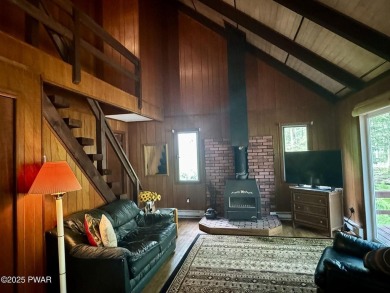 CUTE & WELCOMING 4-SEASON Chalet style CONTEMPORARY IN FAWN LAKE on Forest Lake Club in Pennsylvania - for sale on GolfHomes.com, golf home, golf lot
