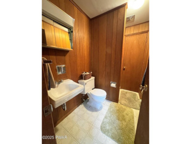 CUTE & WELCOMING 4-SEASON Chalet style CONTEMPORARY IN FAWN LAKE on Forest Lake Club in Pennsylvania - for sale on GolfHomes.com, golf home, golf lot