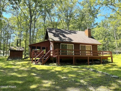 CUTE & WELCOMING 4-SEASON Chalet style CONTEMPORARY IN FAWN LAKE on Forest Lake Club in Pennsylvania - for sale on GolfHomes.com, golf home, golf lot