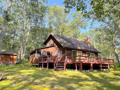CUTE & WELCOMING 4-SEASON Chalet style CONTEMPORARY IN FAWN LAKE on Forest Lake Club in Pennsylvania - for sale on GolfHomes.com, golf home, golf lot