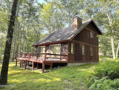 CUTE & WELCOMING 4-SEASON Chalet style CONTEMPORARY IN FAWN LAKE on Forest Lake Club in Pennsylvania - for sale on GolfHomes.com, golf home, golf lot