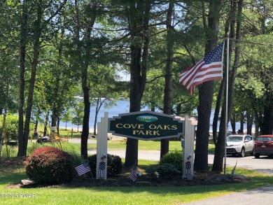 CUTE & WELCOMING 4-SEASON Chalet style CONTEMPORARY IN FAWN LAKE on Forest Lake Club in Pennsylvania - for sale on GolfHomes.com, golf home, golf lot