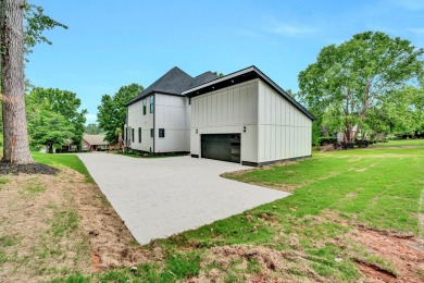 Welcome to your dream home in the heart of Greenwood, SC. This on Hunters Creek Golf and Country Club  in South Carolina - for sale on GolfHomes.com, golf home, golf lot