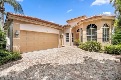 Welcome to this light and bright 3-bedroom, 2.5-bathroom 2 car on Wycliffe Golf and Country Club in Florida - for sale on GolfHomes.com, golf home, golf lot