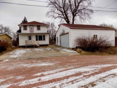 This two~story home is located in a low~traffic area of on Floyd Park Golf Course in Iowa - for sale on GolfHomes.com, golf home, golf lot