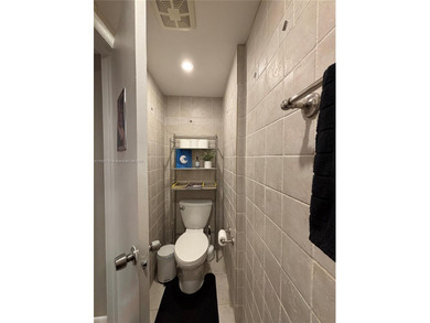 Well Maintained 3rd Floor 1 bedroom/1.5 bath condo in on Inverrary Country Club in Florida - for sale on GolfHomes.com, golf home, golf lot