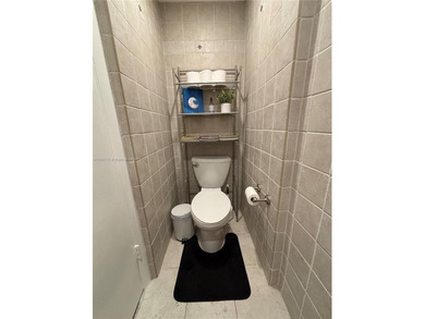 Well Maintained 3rd Floor 1 bedroom/1.5 bath condo in on Inverrary Country Club in Florida - for sale on GolfHomes.com, golf home, golf lot