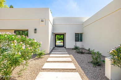 A true showpiece in the heart of McCormick Ranch. 10-ft ceilings on McCormick Ranch Golf Club in Arizona - for sale on GolfHomes.com, golf home, golf lot