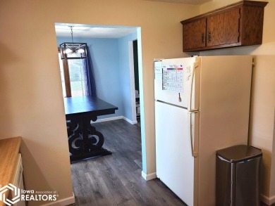 Great 3 bedroom, 1.5 bath split level home with an attached 2 on Linn Grove Country Club in Iowa - for sale on GolfHomes.com, golf home, golf lot