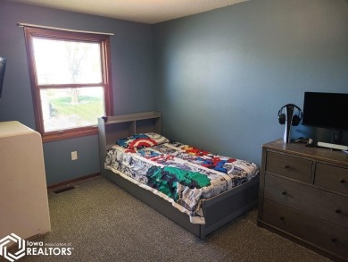 Great 3 bedroom, 1.5 bath split level home with an attached 2 on Linn Grove Country Club in Iowa - for sale on GolfHomes.com, golf home, golf lot