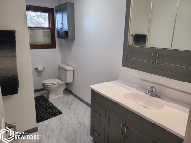 Great 3 bedroom, 1.5 bath split level home with an attached 2 on Linn Grove Country Club in Iowa - for sale on GolfHomes.com, golf home, golf lot