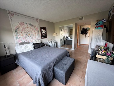 Well Maintained 3rd Floor 1 bedroom/1.5 bath condo in on Inverrary Country Club in Florida - for sale on GolfHomes.com, golf home, golf lot