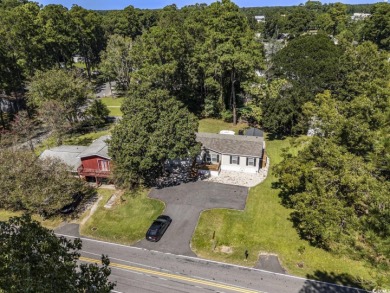 Welcome to your dream retreat! This delightful 3-bedroom on Whispering Pines in South Carolina - for sale on GolfHomes.com, golf home, golf lot