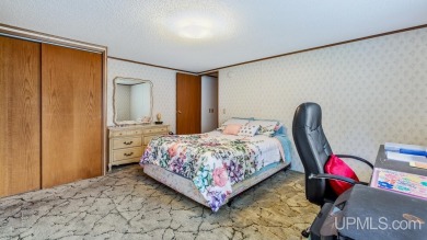 Cozy 2-bedroom, 2-bath manufactured home in a prime location! on Irish Oaks Golf Course in Michigan - for sale on GolfHomes.com, golf home, golf lot