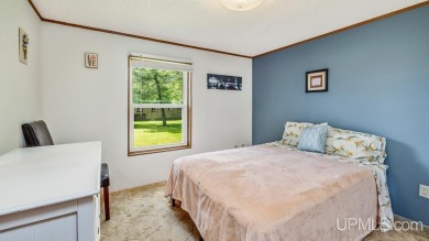 Cozy 2-bedroom, 2-bath manufactured home in a prime location! on Irish Oaks Golf Course in Michigan - for sale on GolfHomes.com, golf home, golf lot