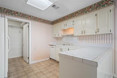 Charming Townhouse in Hot Springs Village!  Discover the perfect on DeSoto Golf Course in Arkansas - for sale on GolfHomes.com, golf home, golf lot