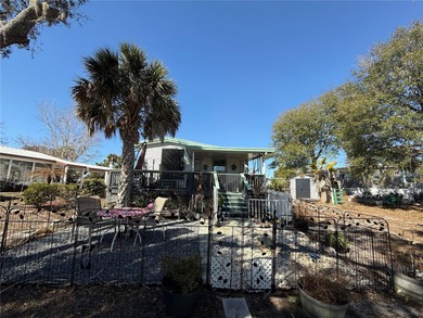 SNOWBIRDS AND HOME OWNERS WELCOME, Deeded Lot, NO LOT RENT on Glen Lakes Country Club in Florida - for sale on GolfHomes.com, golf home, golf lot