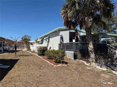 SNOWBIRDS AND HOME OWNERS WELCOME, Deeded Lot, NO LOT RENT on Glen Lakes Country Club in Florida - for sale on GolfHomes.com, golf home, golf lot