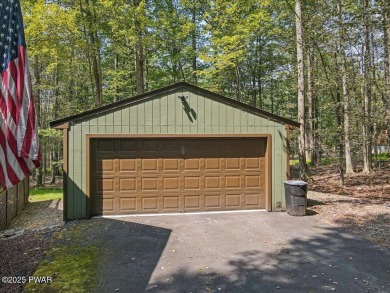 Nestled in the desirable Tanglwood Lakes community, this on Paupack Hills Golf and Country Club in Pennsylvania - for sale on GolfHomes.com, golf home, golf lot