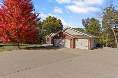 This charming 3-bedroom, 2-bath, 3-car garage home has all the on Bella Vista Country Club - Scottsdale in Arkansas - for sale on GolfHomes.com, golf home, golf lot
