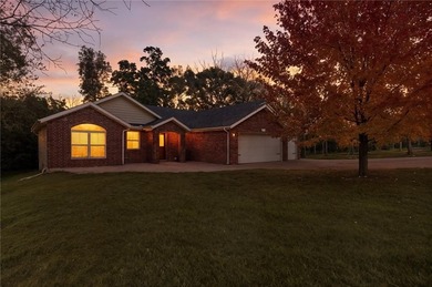 This charming 3-bedroom, 2-bath, 3-car garage home has all the on Bella Vista Country Club - Scottsdale in Arkansas - for sale on GolfHomes.com, golf home, golf lot