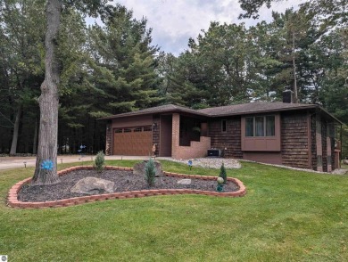 Spacious 3 bedroom bi-level home in the Huron Breeze Golf & on Huron Breeze Golf Club in Michigan - for sale on GolfHomes.com, golf home, golf lot