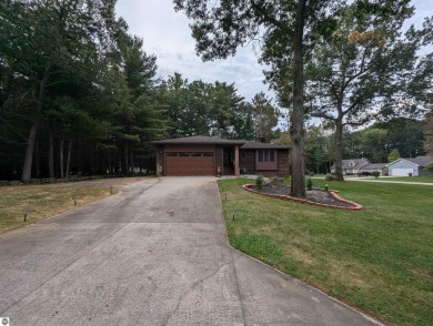 Spacious 3 bedroom bi-level home in the Huron Breeze Golf & on Huron Breeze Golf Club in Michigan - for sale on GolfHomes.com, golf home, golf lot