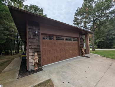 Spacious 3 bedroom bi-level home in the Huron Breeze Golf & on Huron Breeze Golf Club in Michigan - for sale on GolfHomes.com, golf home, golf lot