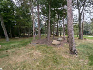 Spacious 3 bedroom bi-level home in the Huron Breeze Golf & on Huron Breeze Golf Club in Michigan - for sale on GolfHomes.com, golf home, golf lot