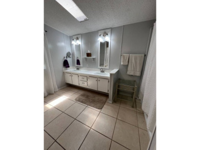 MOTIVATED SELLER! Tucked away in a peaceful Winter Haven 55+ on Lake Henry Golf Club in Florida - for sale on GolfHomes.com, golf home, golf lot