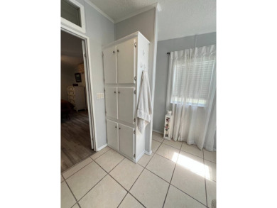 MOTIVATED SELLER! Tucked away in a peaceful Winter Haven 55+ on Lake Henry Golf Club in Florida - for sale on GolfHomes.com, golf home, golf lot