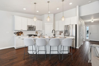 Freshly updated with new interior paint and refinished hardwood on Eagle Ridge Golf Course in Washington - for sale on GolfHomes.com, golf home, golf lot