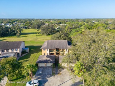 WELL MAINTAINED SPACIOUS END UNIT SECOND FLOOR CONDO WITH on Royal Oak Golf Club in Florida - for sale on GolfHomes.com, golf home, golf lot