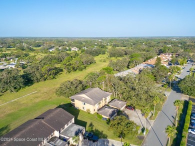 WELL MAINTAINED SPACIOUS END UNIT SECOND FLOOR CONDO WITH on Royal Oak Golf Club in Florida - for sale on GolfHomes.com, golf home, golf lot