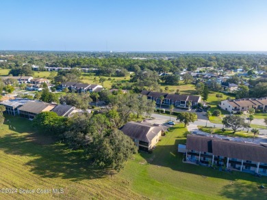 WELL MAINTAINED SPACIOUS END UNIT SECOND FLOOR CONDO WITH on Royal Oak Golf Club in Florida - for sale on GolfHomes.com, golf home, golf lot