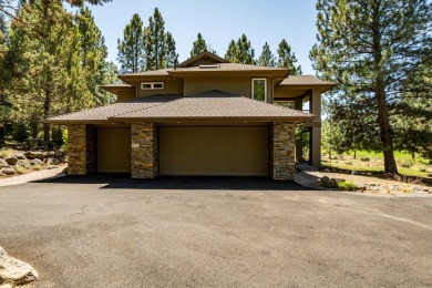 Sheltered along the 10th Fairway of the championship Awbrey Glen on Awbrey Glen Golf Club in Oregon - for sale on GolfHomes.com, golf home, golf lot