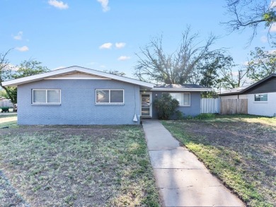 Charming 3 bed, 2 bath home situated on a spacious corner lot on Andrews County Golf Course in Texas - for sale on GolfHomes.com, golf home, golf lot