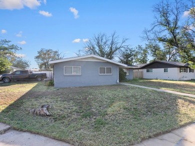Charming 3 bed, 2 bath home situated on a spacious corner lot on Andrews County Golf Course in Texas - for sale on GolfHomes.com, golf home, golf lot