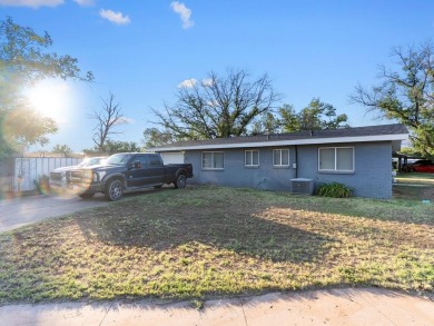 Charming 3 bed, 2 bath home situated on a spacious corner lot on Andrews County Golf Course in Texas - for sale on GolfHomes.com, golf home, golf lot