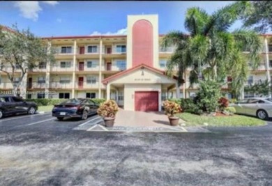 UPDATED 2 BEDS & 2 BATHS UPDATED UNIT IN CENTURY VILLAGE.  WILL on Flamingo Lakes Country Club in Florida - for sale on GolfHomes.com, golf home, golf lot