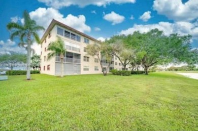 UPDATED 2 BEDS & 2 BATHS UPDATED UNIT IN CENTURY VILLAGE.  WILL on Flamingo Lakes Country Club in Florida - for sale on GolfHomes.com, golf home, golf lot