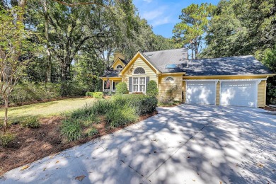 Charming, coastal, and updated this 3bd/2.5bth Snee Farm cottage on Snee Farm Country Club in South Carolina - for sale on GolfHomes.com, golf home, golf lot