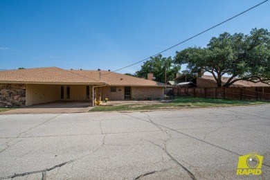 PRIME  LOCATION! Grab your golf clubs and hop in your cart! This on San Angelo Country Club in Texas - for sale on GolfHomes.com, golf home, golf lot