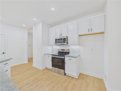 This inviting new construction Bella Vista home sits in a prime on Branchwood Golf Course in Arkansas - for sale on GolfHomes.com, golf home, golf lot